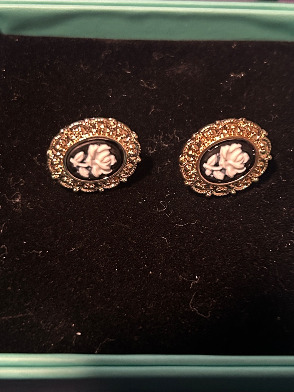 Francesca's Collections Gold-Tone Black and White Cameo Floral Stud Earrings